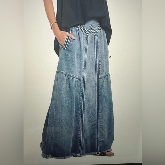 Vintage Frayed hem A Line Maxi denim skirt. Small. Denim blue. - Picture 3 of 6